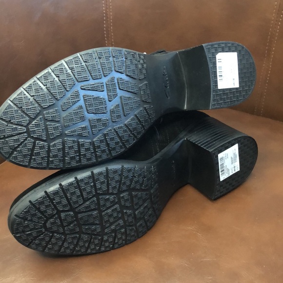 Clarks Hollis Star Buckled Booties - Picture 7 of 9